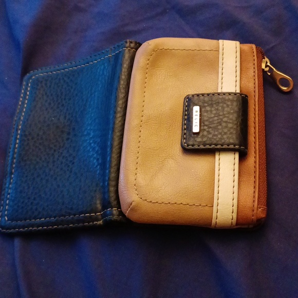 Relic brand change purse multi-pockets snap button zippers. Cards and cash - Picture 3 of 7